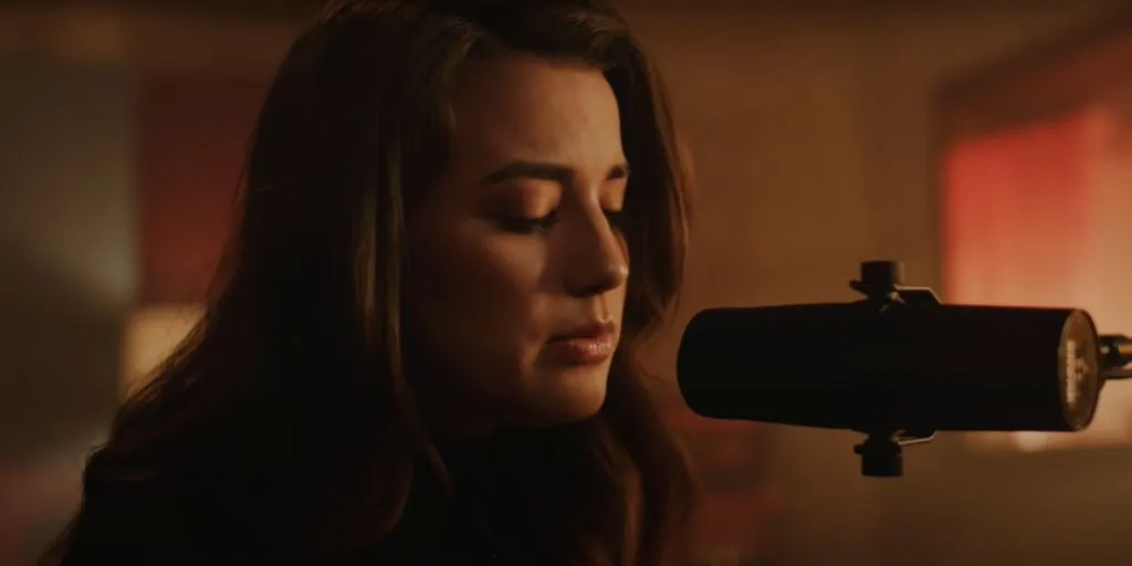 Alaina Castillo - Pass You By