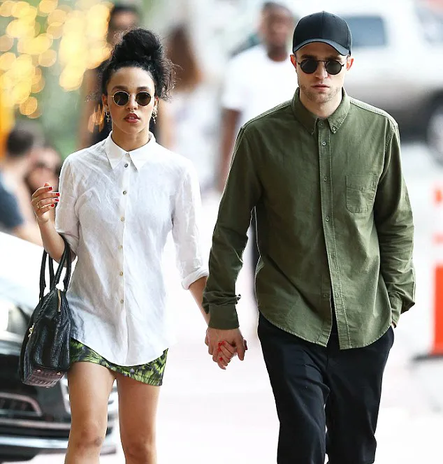 Twigs dan Pattinson menginginkan pernikahan yang sederhana ©fameflynet.com
