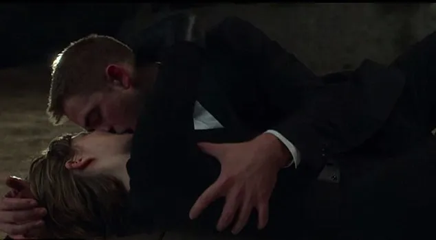 Cuplikan adegan ciuman Robert dan Mia dalam trailer MAPS TO THE STARS @ Prospero Pictures