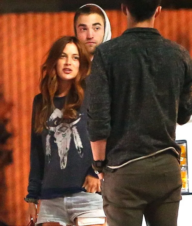 Robert Pattinson dan Riley Keough @ dailymail.co.uk