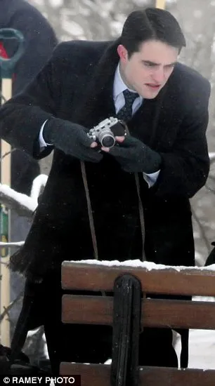 Dalam film barunya ia berperan sebagai fotografer majalah.