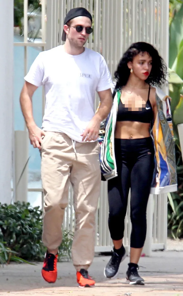 Pattinson nikmati liburan bareng Twigs © eonline.com