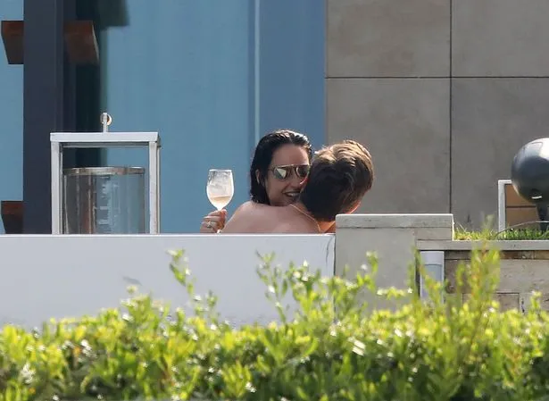 Scott dan Chloe benar-benar terlihat mesra © via mirror.co.uk