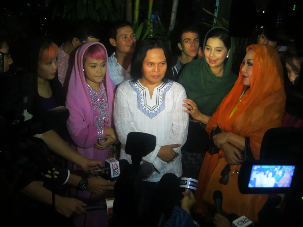 ayu azhari dkk ©aditia saputra ayu azhari dkk ©aditia saputra