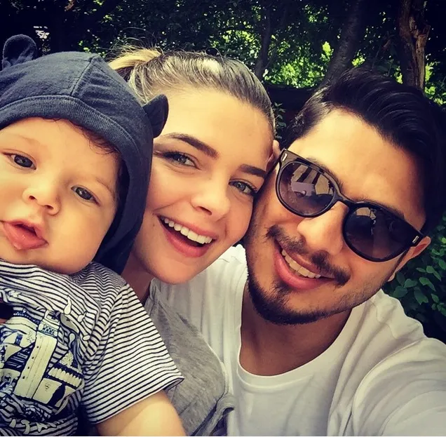 Ali, putra Pelin dan Bedri kini sudah sadar kamera! @instagram/hallopelin