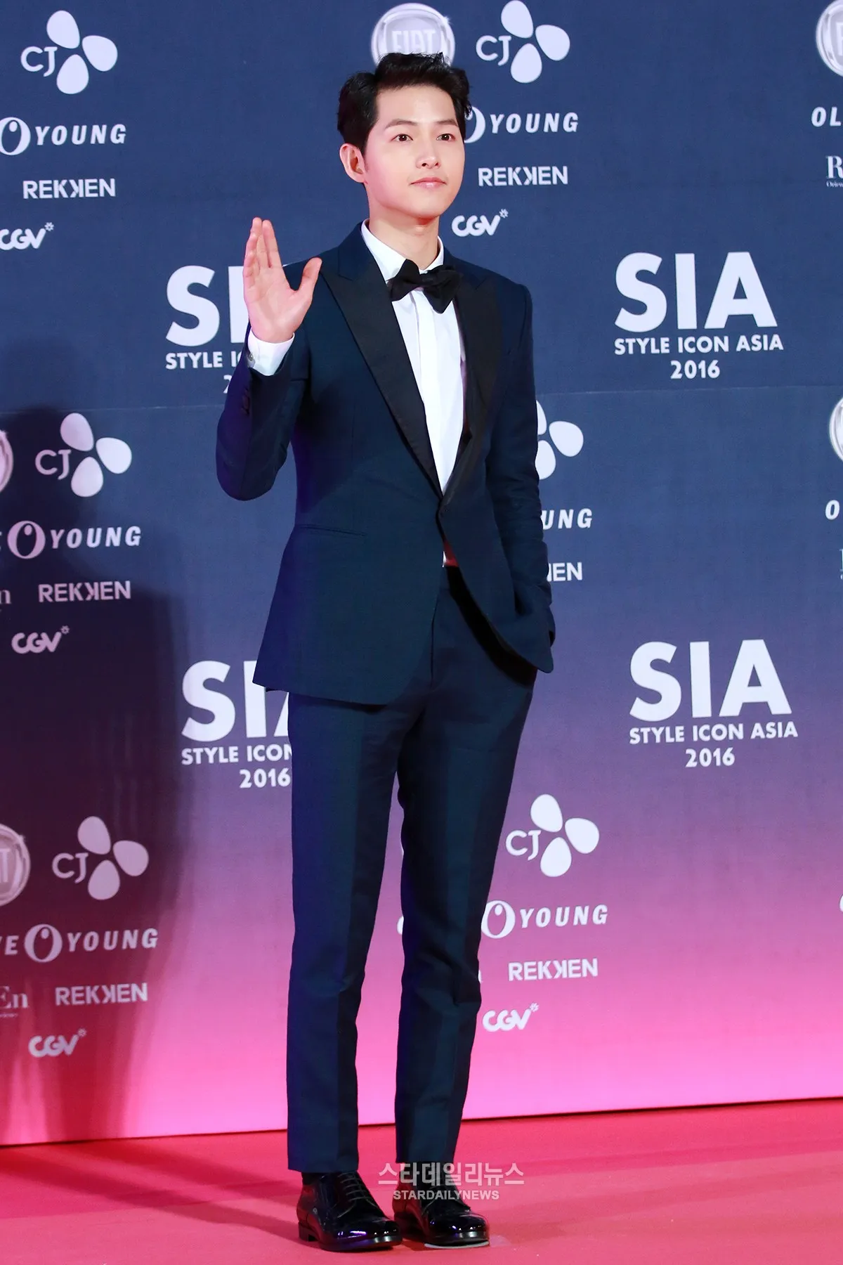 Song Joong Ki termasuk salah satu Style Icon. © stardailynews.co.kr