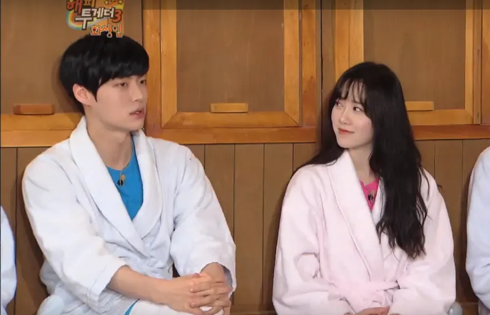 Ahn Jae Hyun dan Goo Hye Sun di Happy Together setahun lalu. © dramafever.com