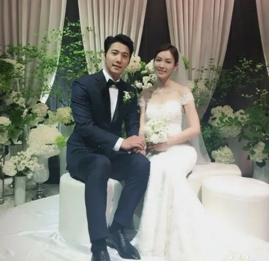 Pernikahan Lee Sang Woo dan Kim So Yeon. 孟oompi.com