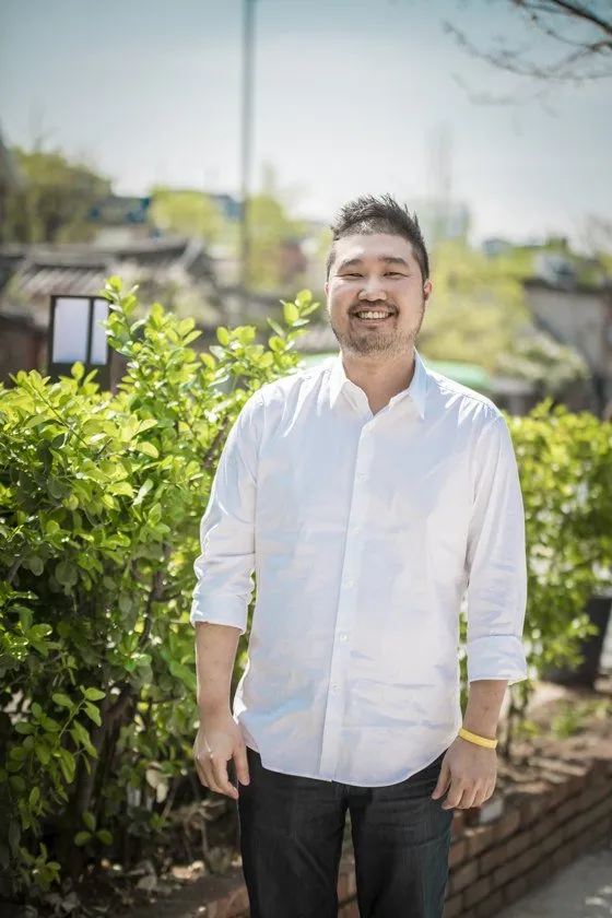 Kim Won Suk, co-writer Descendants of The Sun yang mengaku tak akan membuat cerita season kedua kisah cinta Yoo Si Jin dan Kang Mo Yeon. ©soompi.com