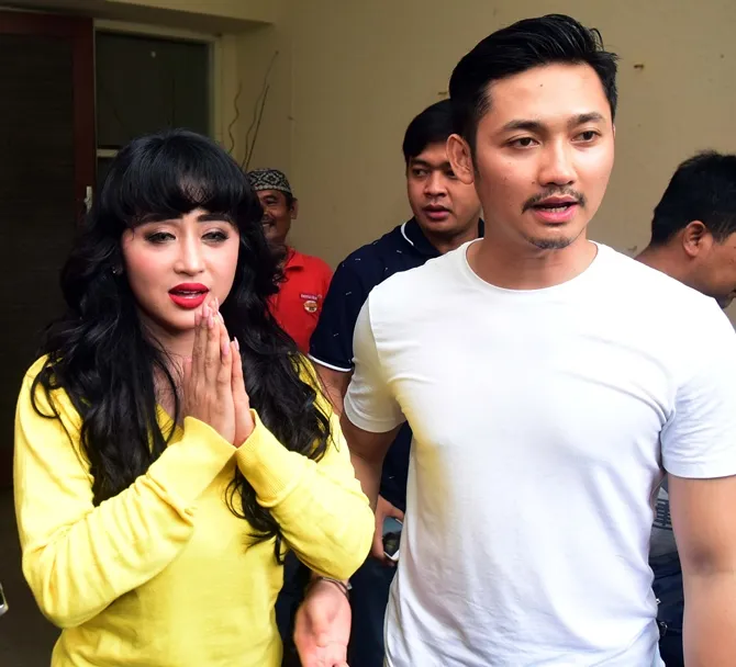 Dewi Perssik dan Angga Wijaya telah resmi menikah © KapanLagi.com/Muhammad Akrom Sukarya