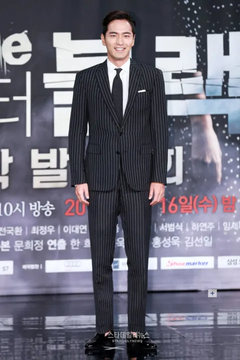 Lee Jin Wook saat konferensi pers Goodbye Mr. Black kemarin (14/3). © stardailynews.co.kr
