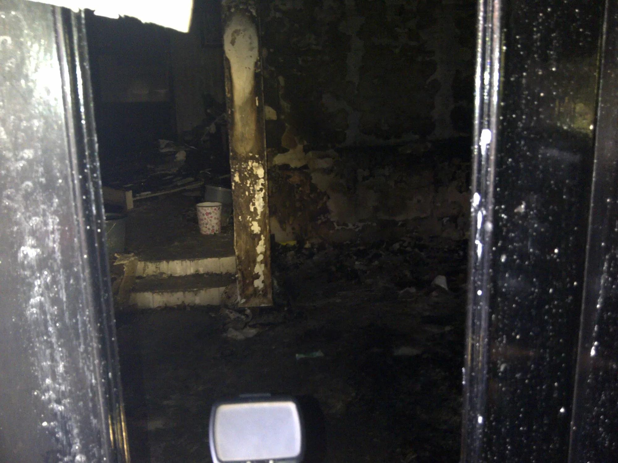 Bagian depan rumah Pipik yang terbakar habis @KapanLagi.com®/Sahal Fadli