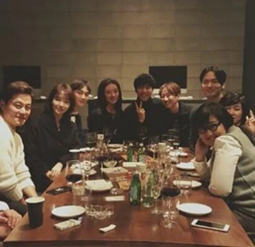 Lee Seung Gi merayakan pesta ulang tahun bersama teman-teman seleb. ©hancinema.net