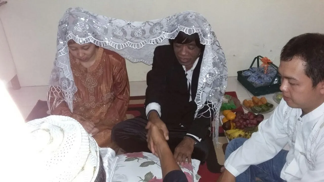 Pernikahan Pak Tarno (Credit: via liputan6.com)