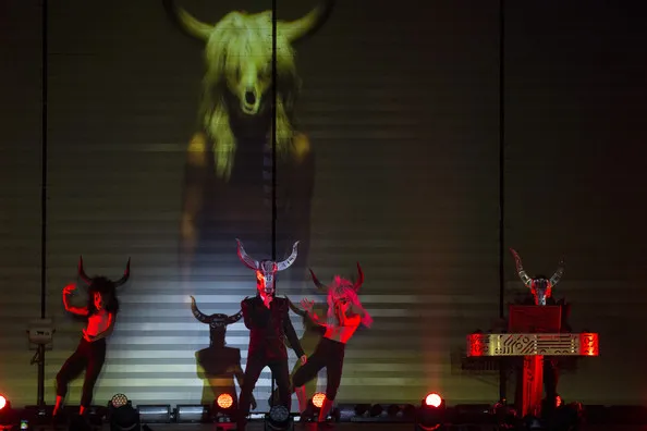 Pet Shop Boys saat konser di Tel Aviv. Sepertinya asyik ya? @www.zimbio.com 