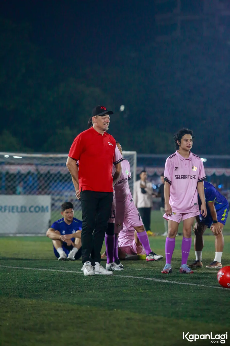 Kebahagiaan Luar Biasa Bastian Steel Sebagai Fans Manchester United Bertemu dengan Peter Schmeichel  / Credit Foto: KapanLagi.com/Muhammad Akrom Sukarya