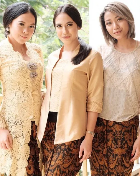 Penampilan Pevita saat dalam balutan kebaya yang cantik. So stunning! /©instagram.com/pevpearce