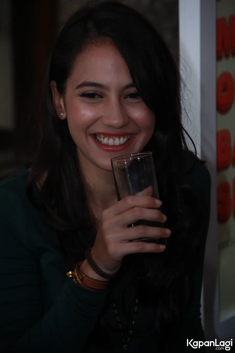Pevita Pearce ternyata sering menggunakan transportasi umum © KapanLagi.com®/Muhammad Akrom Sukarya