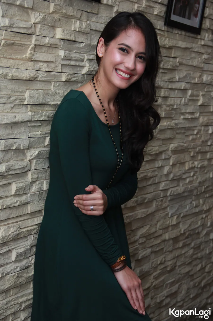 Pevita Pearce berbagi tips hemat saat liburan dan belanja. ©KapanLagi.com/Muhammad Akrom Sukarya