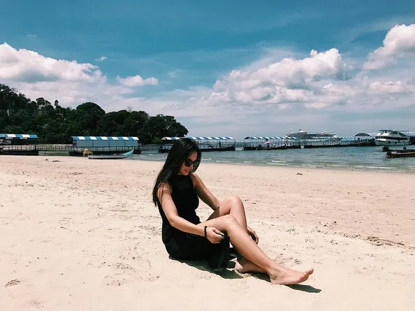 Manjakan diri, begini gaya Pevita saat liburan di Thailand. /©instagram.com/pevpearce