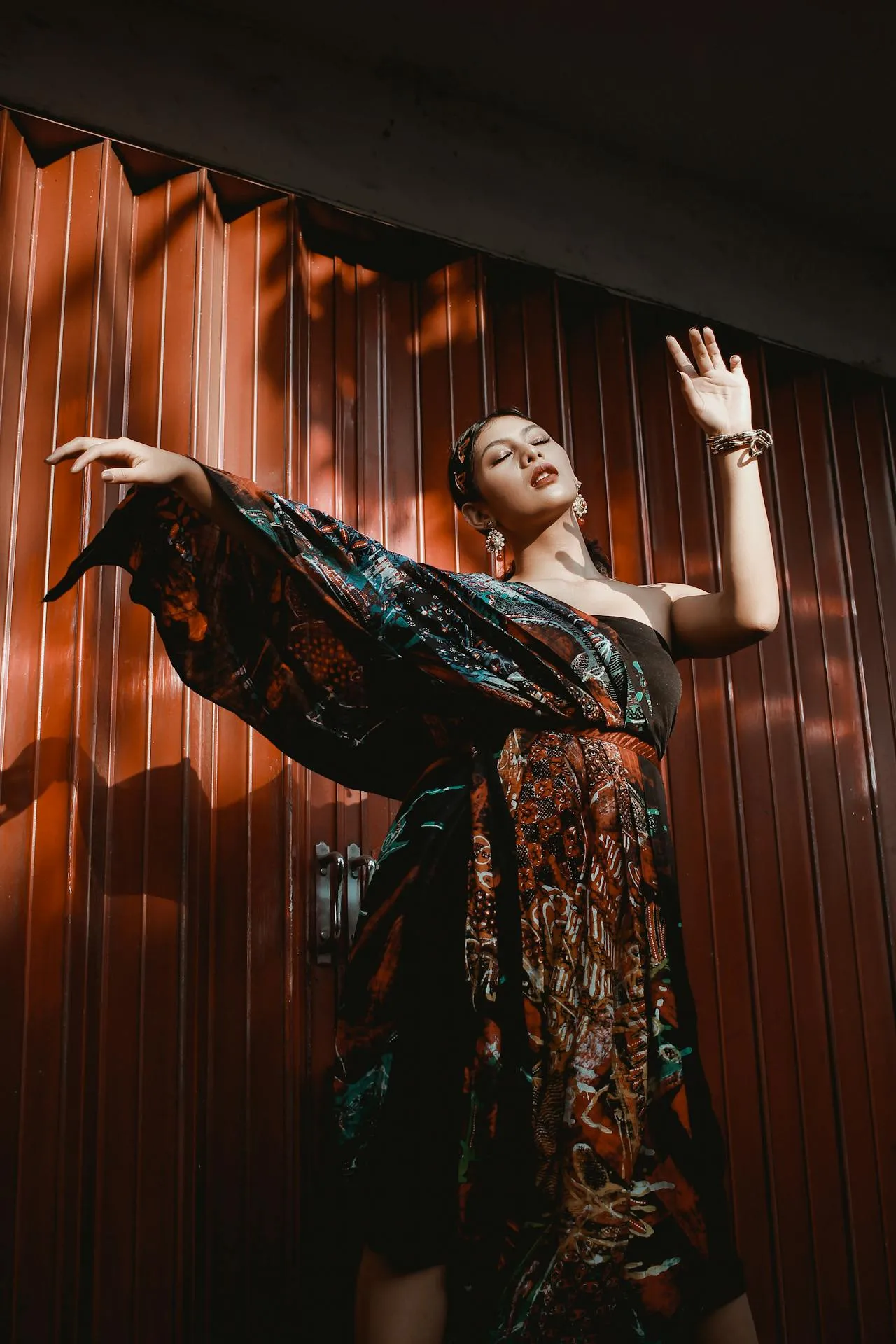 Ilustrasi batik dress. (c) Rendy Maulana Yusuf/Depositphotos