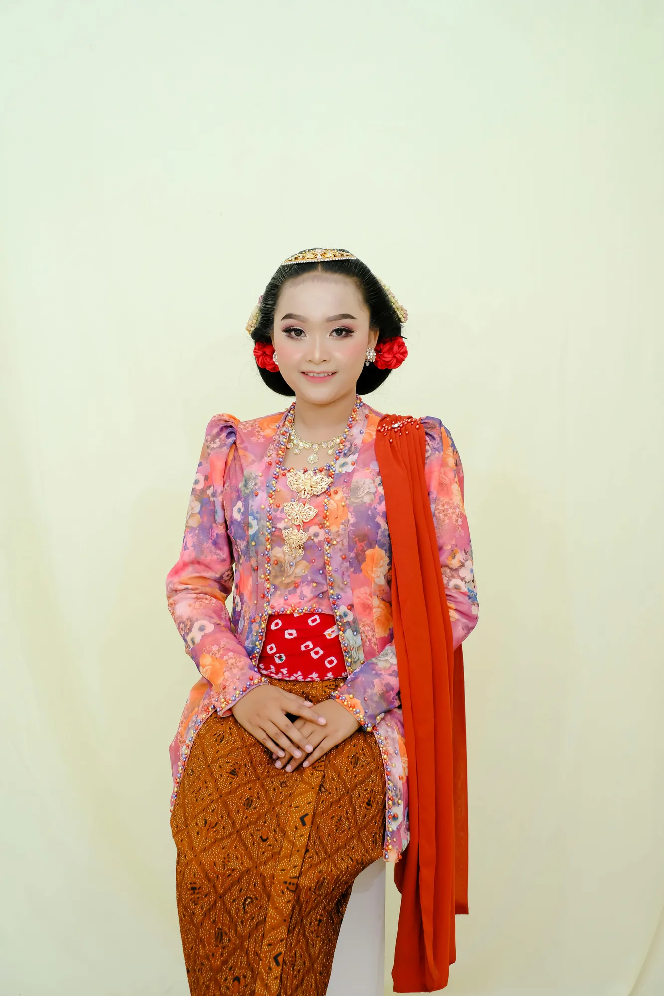 Tren Warna Kebaya 2025 untuk Tampil Memesona, Padukan Gaya Tradisional dan Modern. (pexels.com/Eka Lucyana)