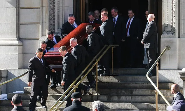 Pemakaman Philip Seymour Hoffman @ dailymail.co.uk