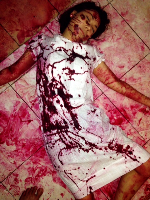 Lisa bersimbah darah (buatan) di film BUNKER / KapanLagi® - Sahal Fadly