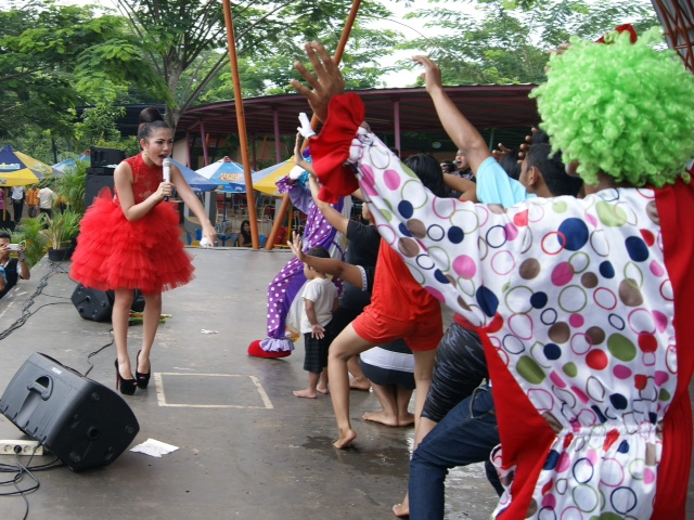 Gelar Mini Konser, Bella Shofie Ajak Bergoyang Ups-Ups 