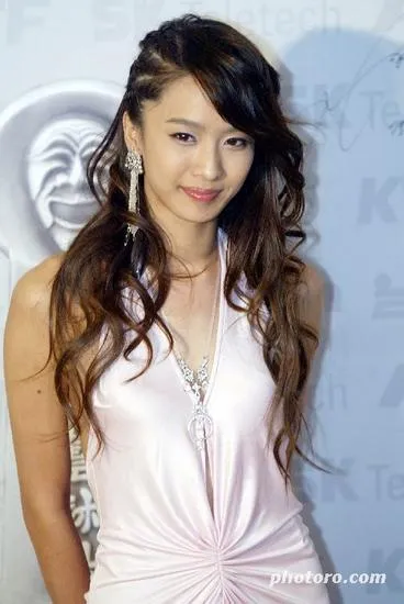 Second Vocal: Park Jung Ah