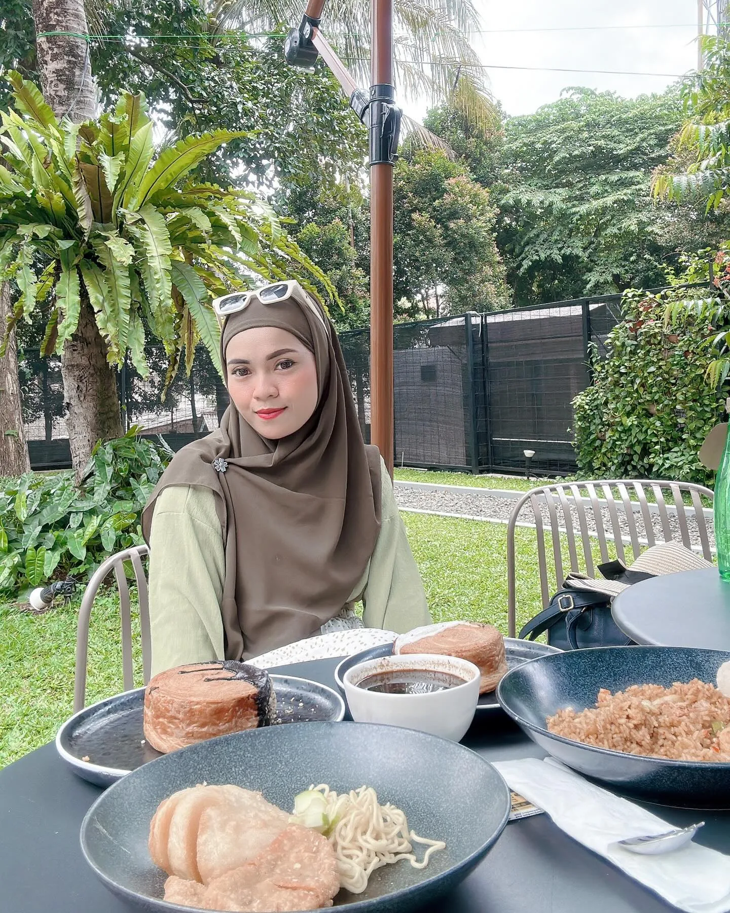 Nur Mujiana: instagram.com/ana_alviandro