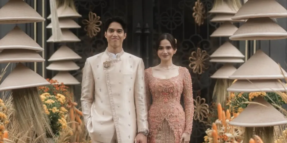 Moments of El Rumi Proposing to Syifa Hadju That Aired Exclusively