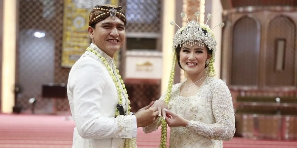 14 Portraits of Masayu Clara & Qausar Harta's Wedding at Istiqlal Mosque, Witnessed by Bamsoet - 30 Mayam Logam Mulia Wedding Dowry
