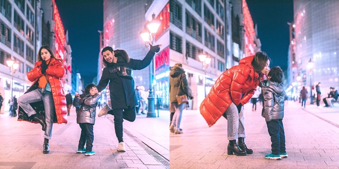 7 Photos of Raffi Ahmad and Nagita Slavina in Budapest, Showing Compact Family Poses