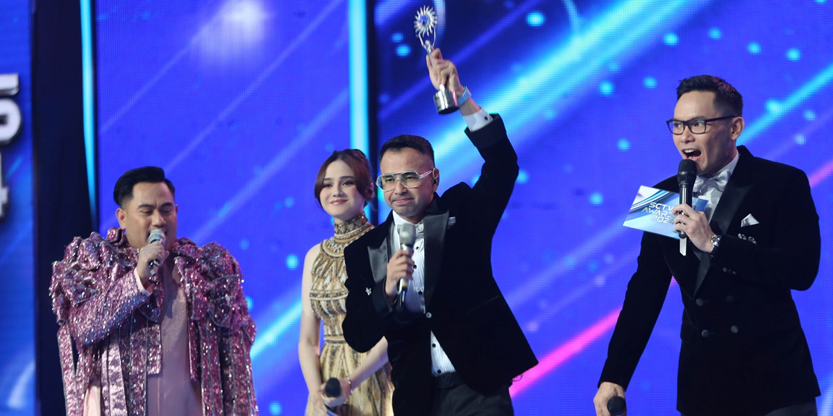 7 Moments of Raffi Ahmad Winning the Most Popular Presenter at the SCTV Award 2024, Can't Believe He Won Again