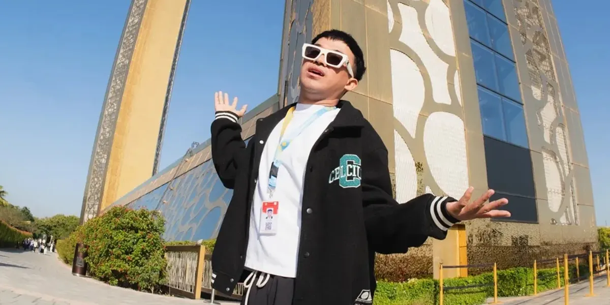 7 Shots of Anwar BAB Appearing in an Edgy Style, His Comedian Aura Becomes Masked
