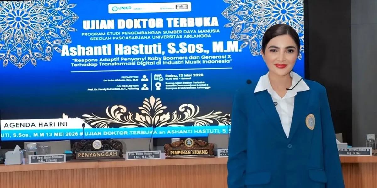  7 Potret Ashanty Jalani Sidang Disertasi, Tampil Percaya Diri - Didukung Keluarga 