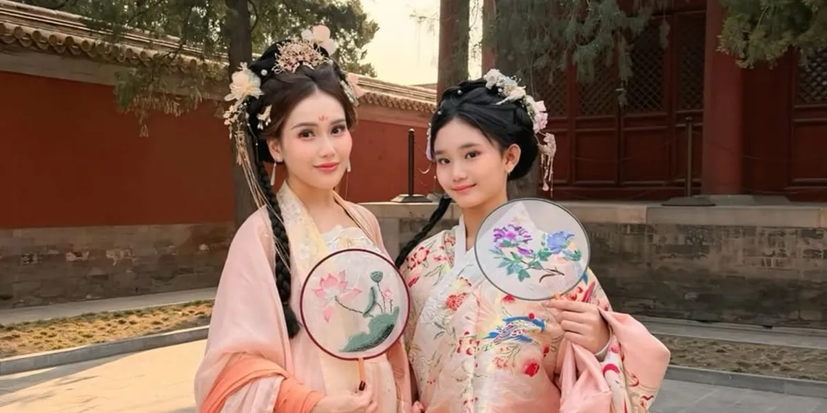 7 Photos of Ayu Ting Ting Looking Like a Chinese Queen, Her Head Was Once Pulled by a Photographer