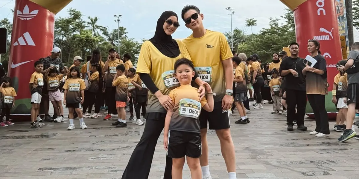 7 Portraits of Citra Kirana Participating in Family Run, Proud of Her Child's Achievement