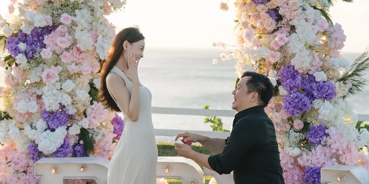 7 Photos of Debby Shinta Officially Engaged to Her Boyfriend After 4 Years of Dating, Romantic Full of Flowers