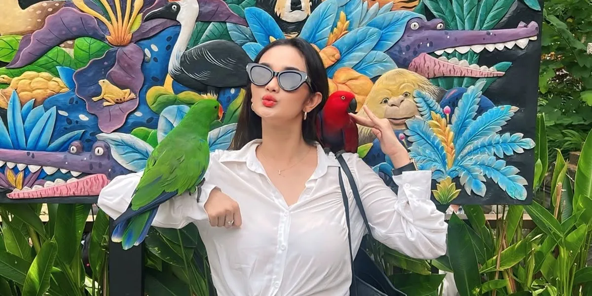 7 Photos of Faby Marcelia Vacationing at Bali Zoo with Her Kids, Ichal Muhammad Joins