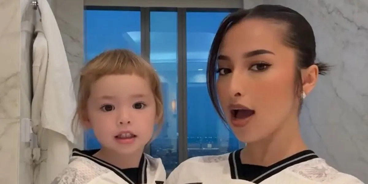 7 Photos of Jennifer Coppen Supporting Justin Hubner with Kamari, Matching in White Jerseys