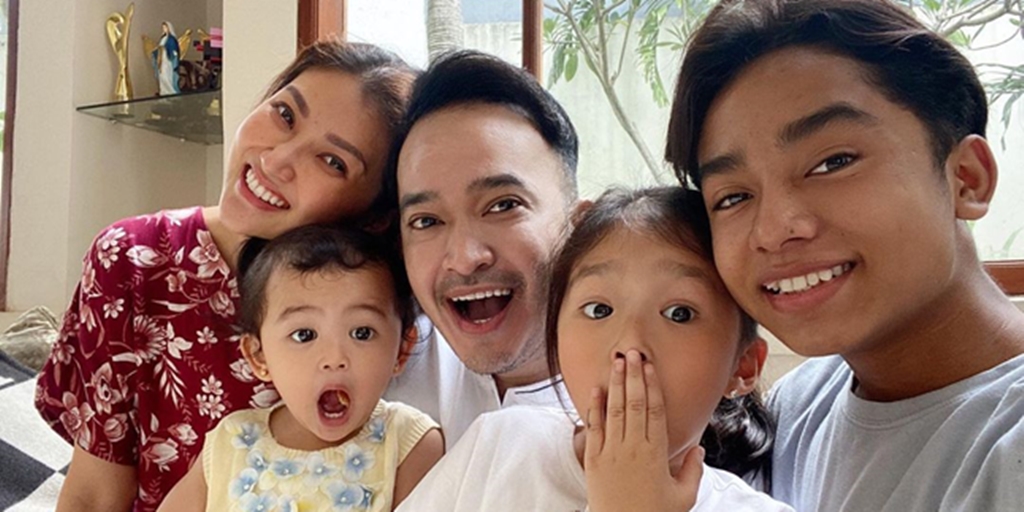 7 Compact and Warm Portraits of Ruben Onsu - Sarwendah's Family, Netizens' Dream Harmonious Family 