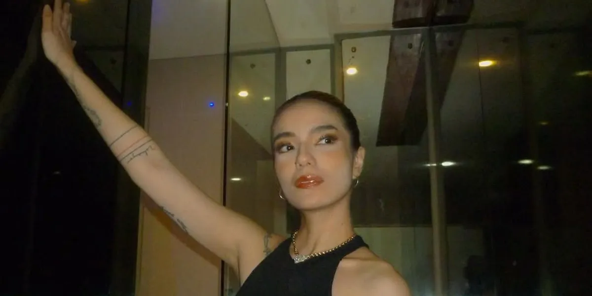 7 Photos of Sheila Marcia's Childhood, Playing in the Fields - Loves Climbing Trees and Flying Kites