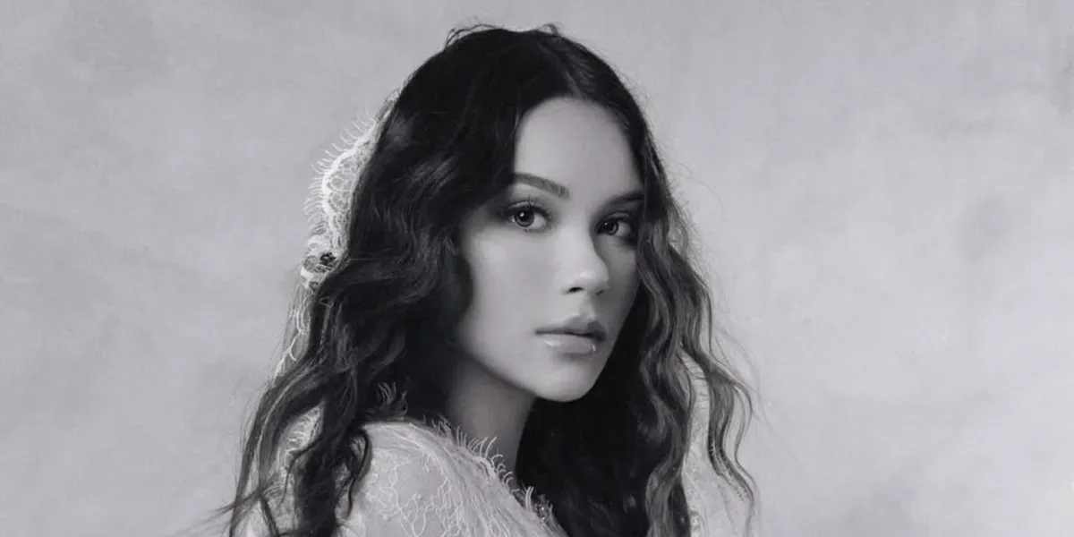  7 Potret Maternity Photoshoot Terbaru Alyssa Daguise, Cantiknya Unreal Bak Bidadari 