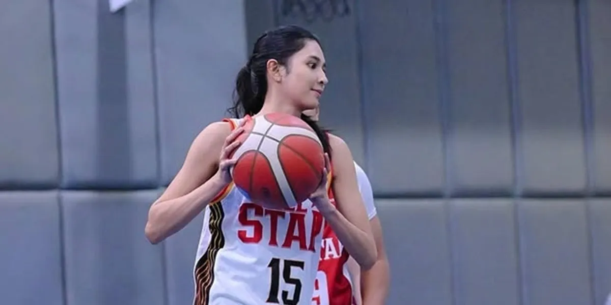 7 Portraits of Mikha Tambayong Playing Basketball, Appearing Like an Athlete Alongside Her Husband