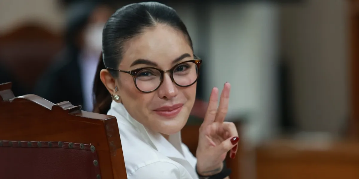 7 Beautiful Glowing Photos of Nikita Mirzani at the Trial, Revealing Activities During Her Time in Detention