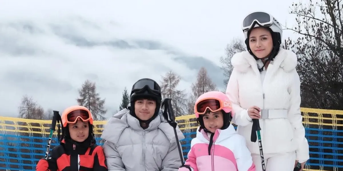 7 Photos of Rachel Vennya Trying Skiing for the First Time in Italy with Family