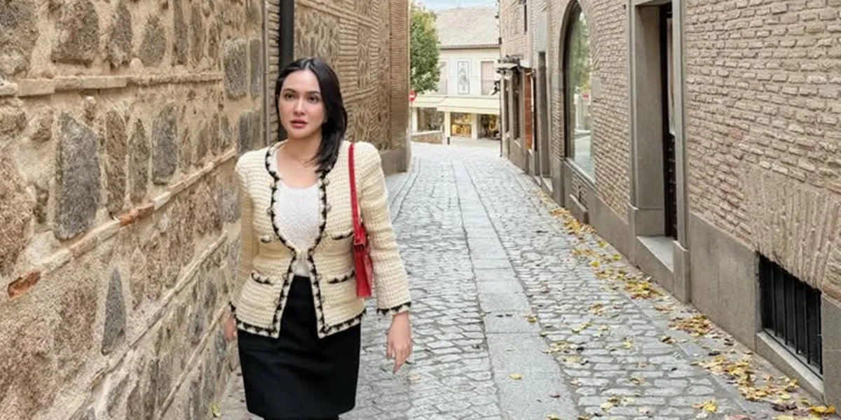7 Photos of Shandy Aulia's Vacation in Spain, Always Looking Stylish