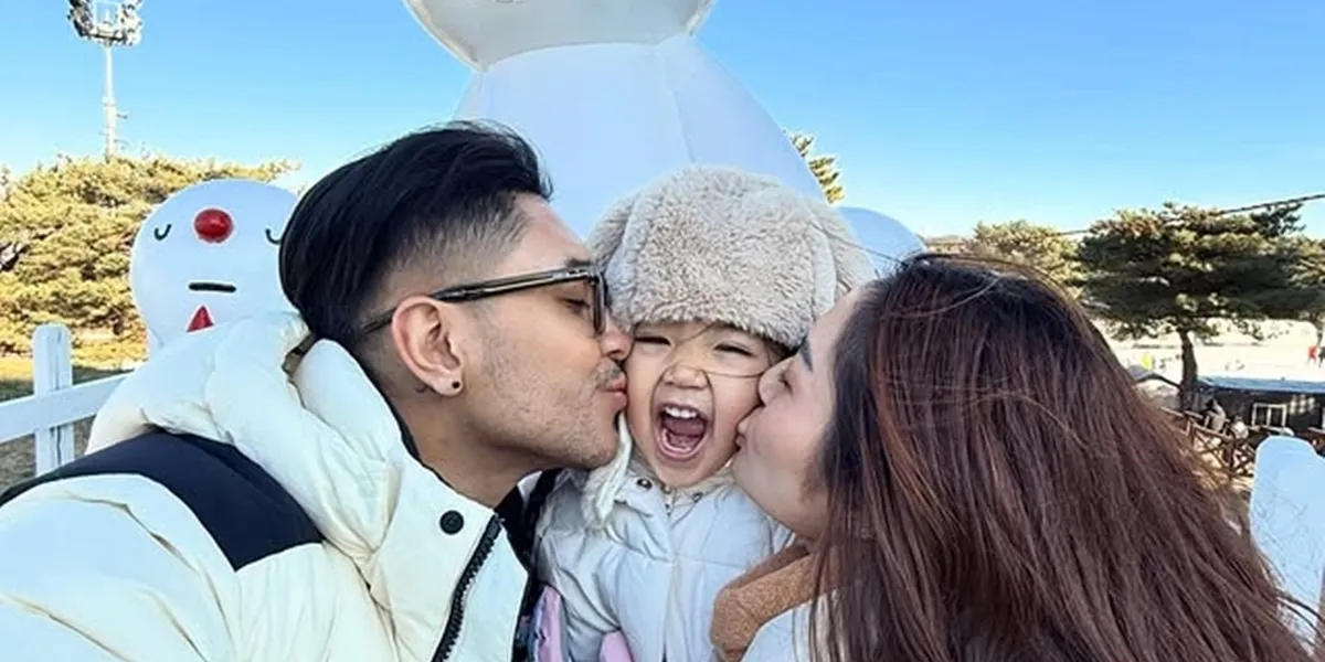 7 Photos of Siti Badriah Enjoying Snow in Korea, So Adorable